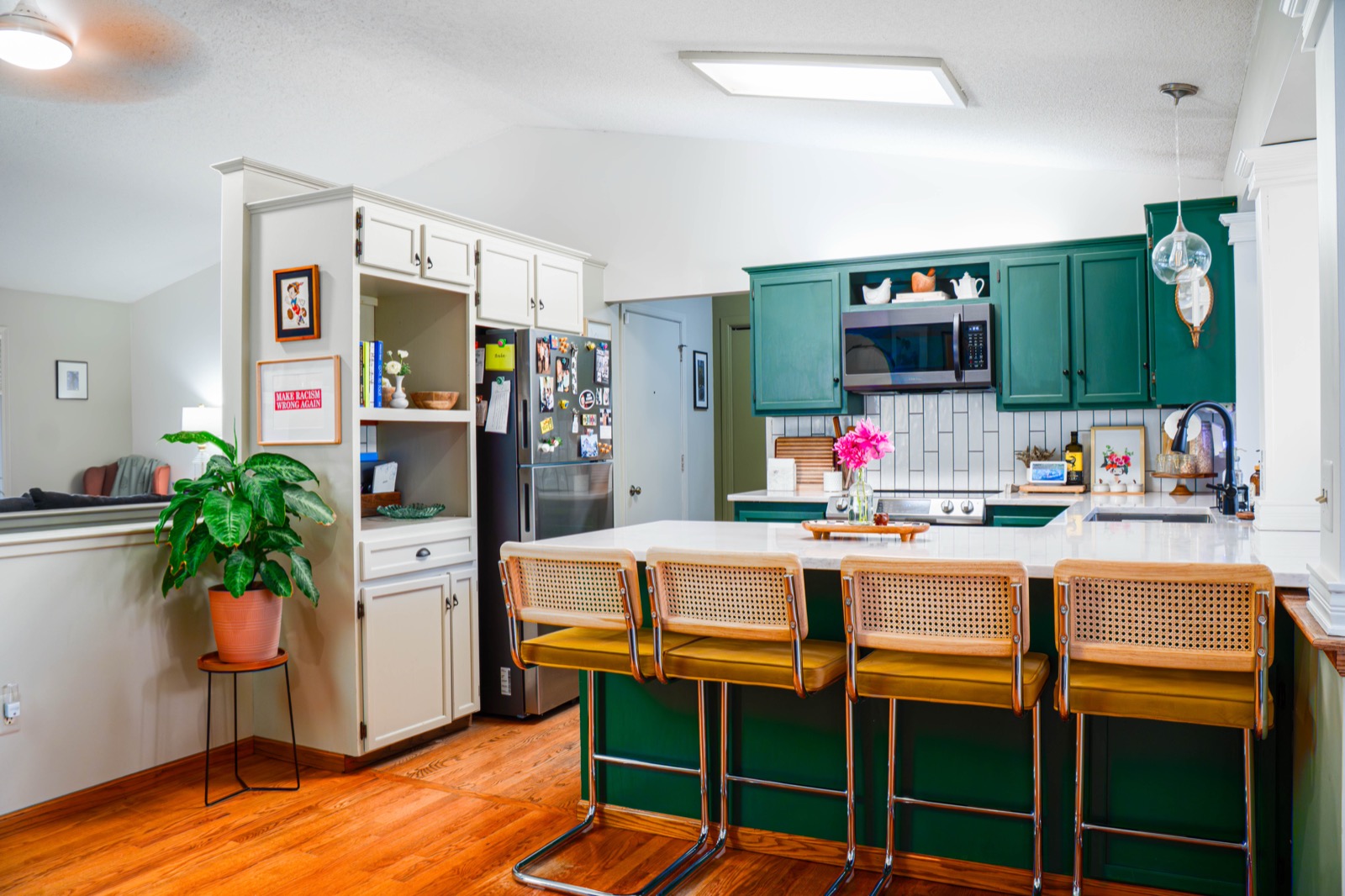 Clean HDR kitchen with true color
